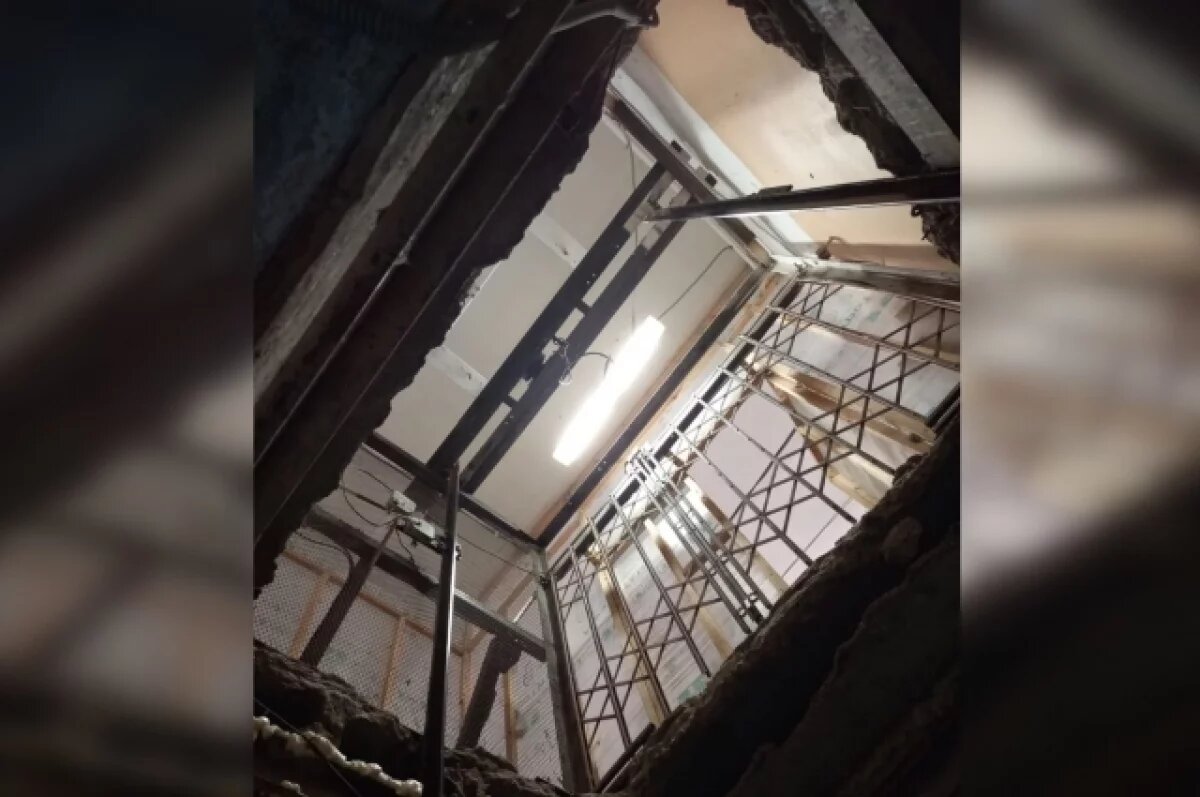    В Новосибирске чуть не упала люлька с рабочими с высоты 9 этажа