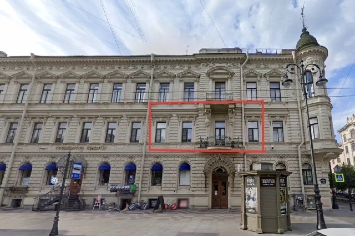    Квартиру в доме Вейнера, где жил Набоков, продают в Петербурге за 80 млн
