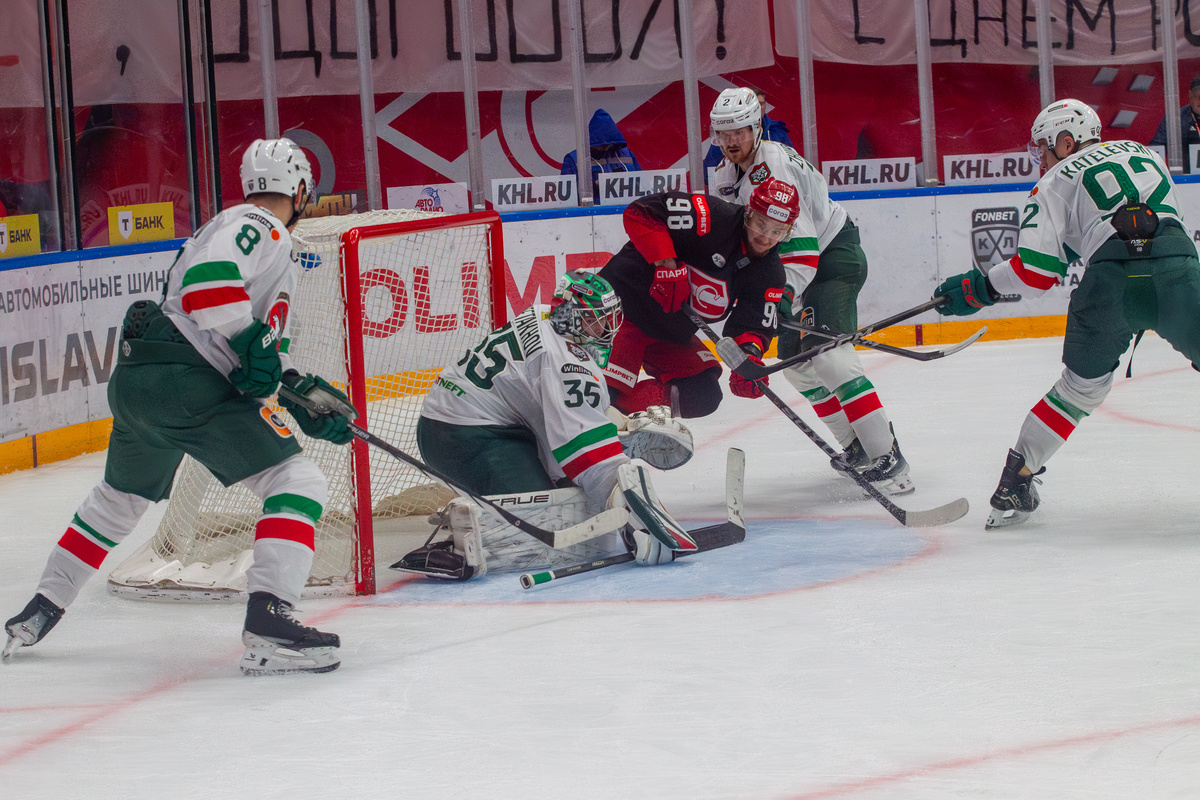 Красно-Белая Волна. Текст: Анар Каханова / Фото: Денис Мжельский