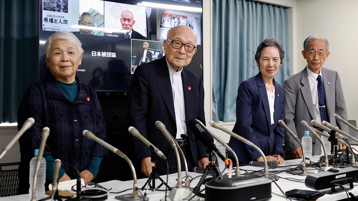 Представители ассоциации «Нихон Хиданке» (Nihon Hidankyo) на пресс-конференции в Токио, 11 октября 2024. Фото: Franck Robichon / EPA-EFE