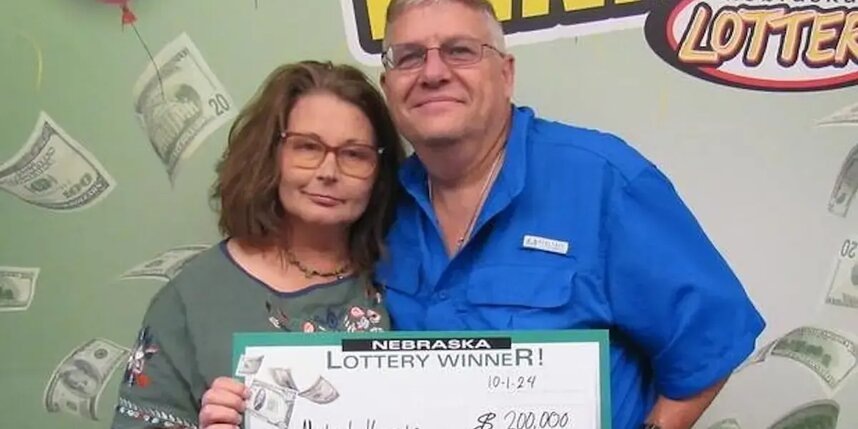    Счастливый обладатель 200 тысяч долларов.Nebraska Lottery