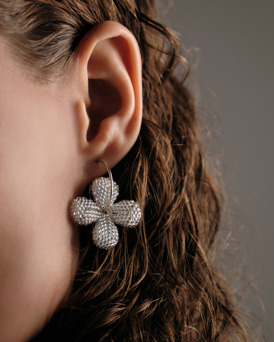 Моносерьга beaded flower от бренда Alvaar