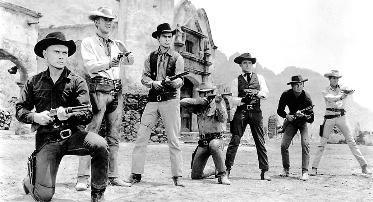 Кадр из фильма «Великолепная семерка». Собираются стрелять с колена – Бриннер и Бронсон.