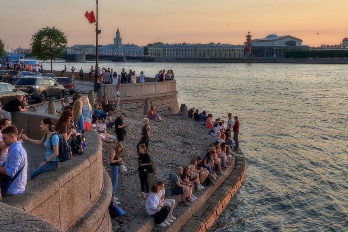 Белые ночи в Санкт-Петербурге. Набережная Невы