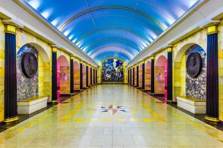 Метро Санкт-Петербурга — самое глубокое в России.
