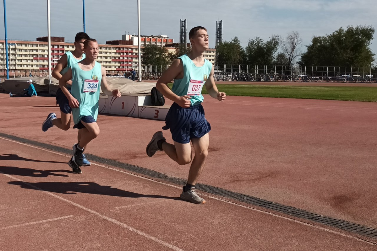 Дистанцию три километра ребята тянули   на морально-волевых, к последнему кругу включая 
«автопилот», когда сил совсем уже не было.