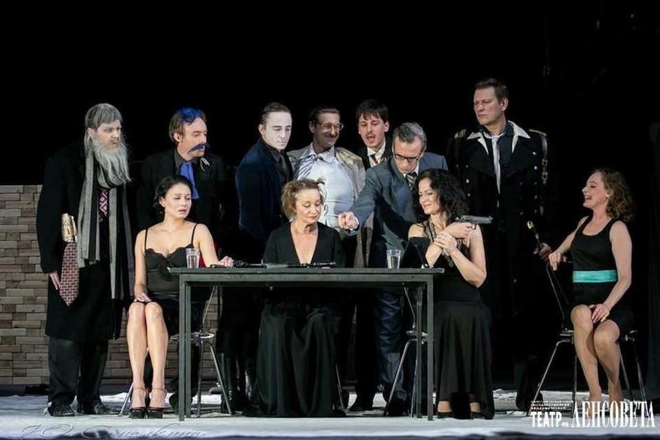    Спектакль «Три сестры» в театре имени Ленсовета перенесли из-за ухудшения самочувствия одного из артистов. Фото: театр имени Ленсовета