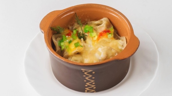    Готовим в горшочках: нежные пельмени с сырной корочкой в духовке Анастасия Романова
