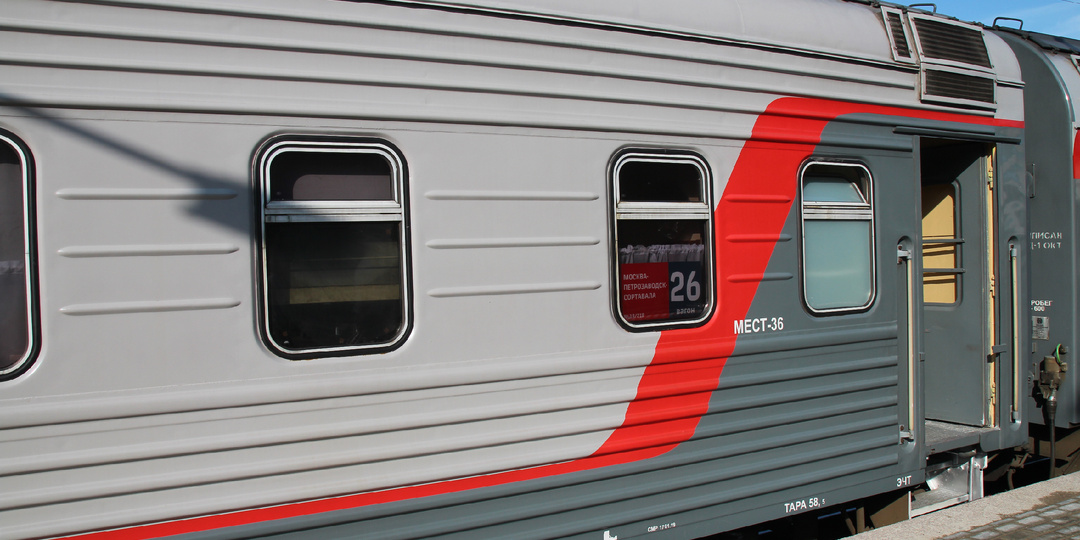 Проводник: Пассажирки ушли в ресторан, вернулись в чужой вагон и сели на женщину