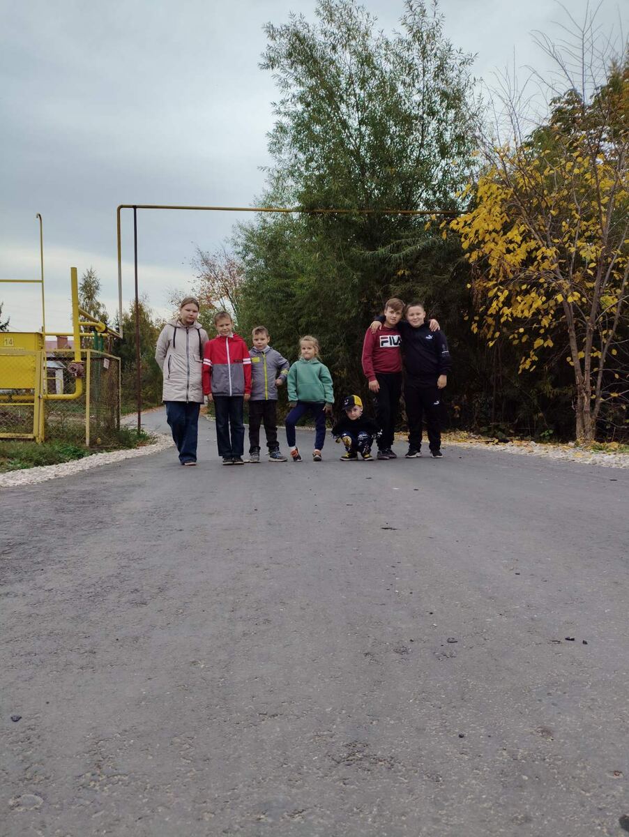 Наши котята на перекусе)