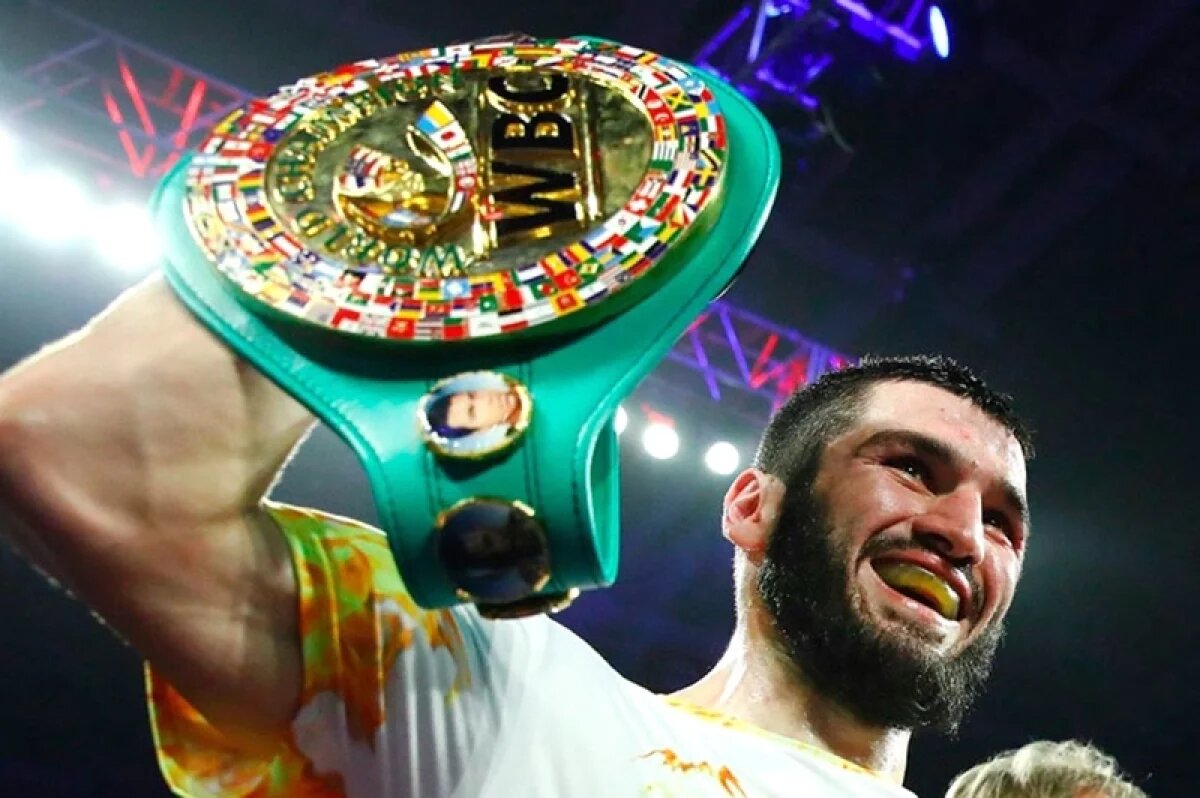    Артур Бетербиев победил Бивола и стал абсолютным чемпионом мира