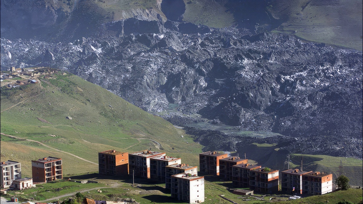 Кармадонское ущелье после схода ледника