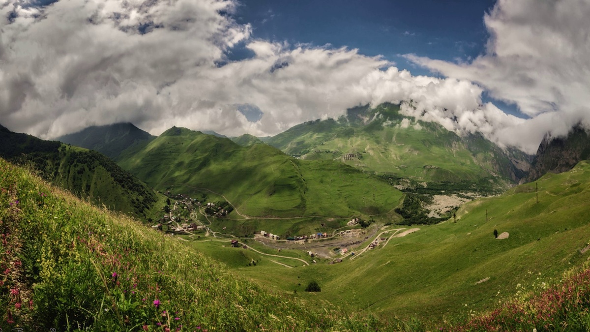 Кармадонское ущелье с высоты птичьего полета
