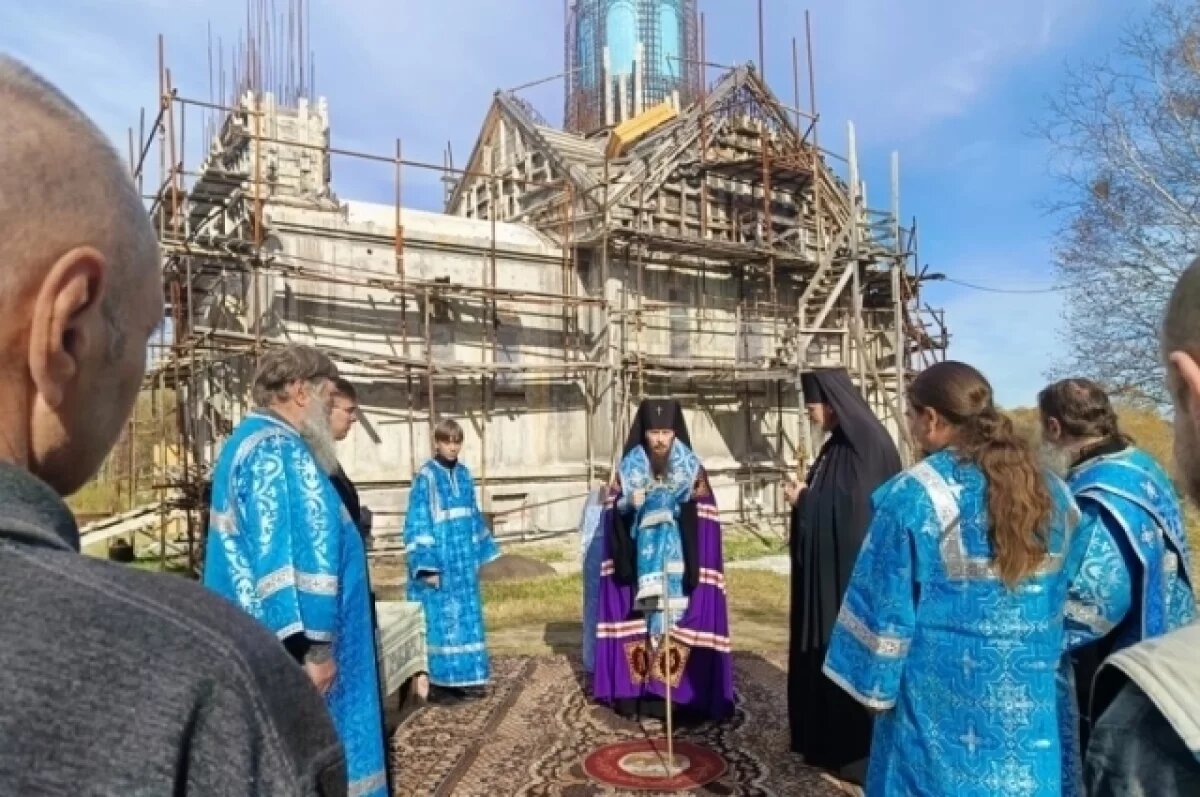    Архиепископ Феодор совершил молебен у строящегося храма на Камчатке