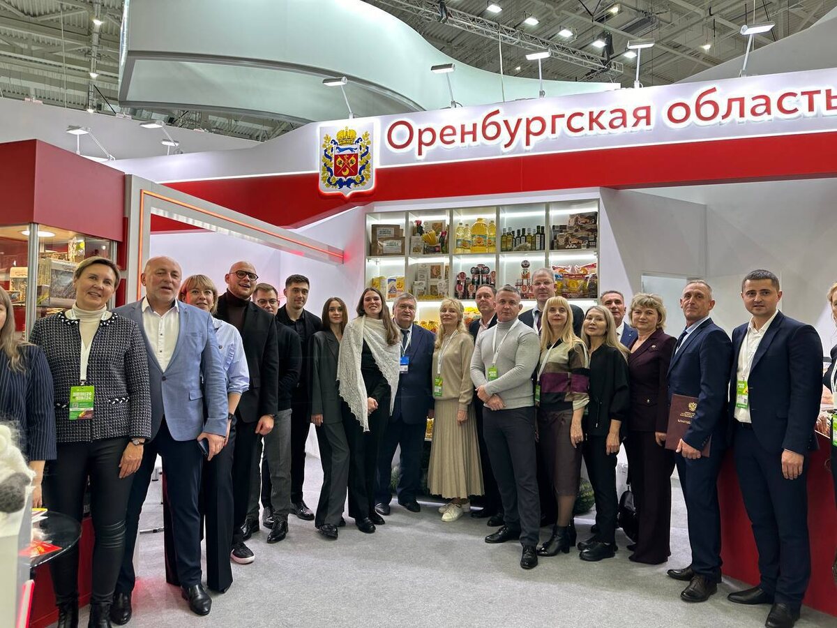    Денис Паслер поздравил аграриев Оренбуржья с профессиональным праздником Андрей Севостьянов