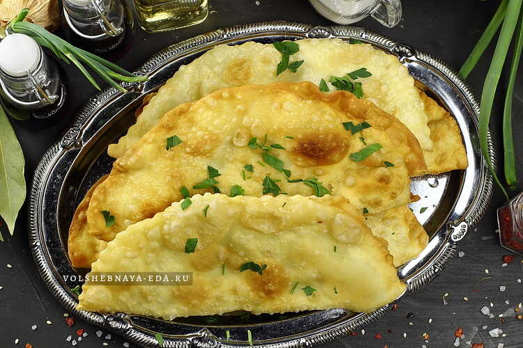 Хрустящие крымские чебуреки