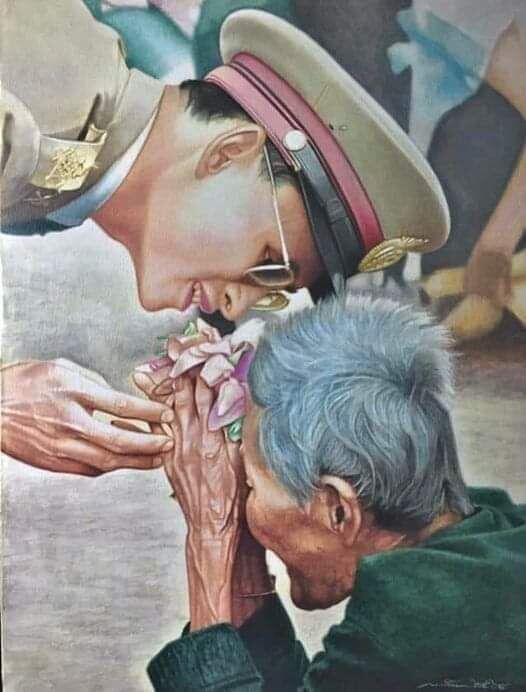 На картине молодой Рама IX и простая тайская бабушка из деревни.  