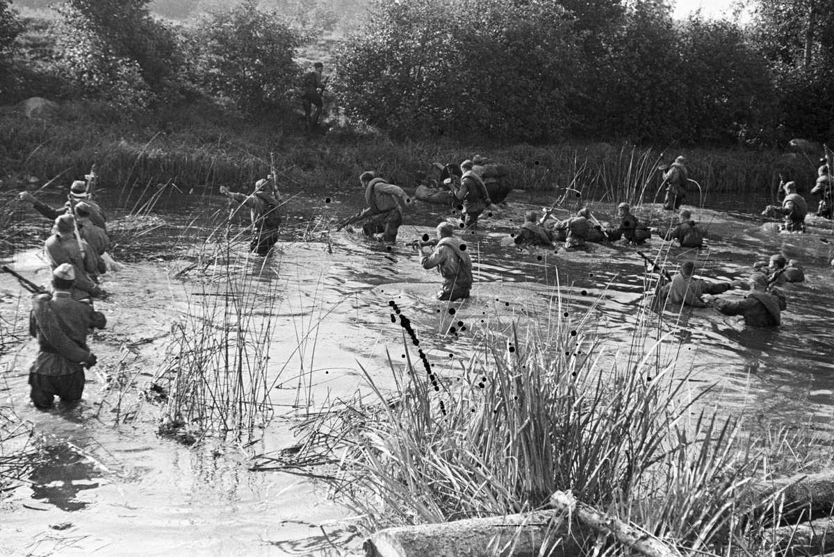    Рижская операция началась 14 сентября 1944 года. После мощной артиллерийской и авиационной подготовки в наступление перешли силы сразу трёх Прибалтийских фронтов / РИА Новости / Александр Грибовский