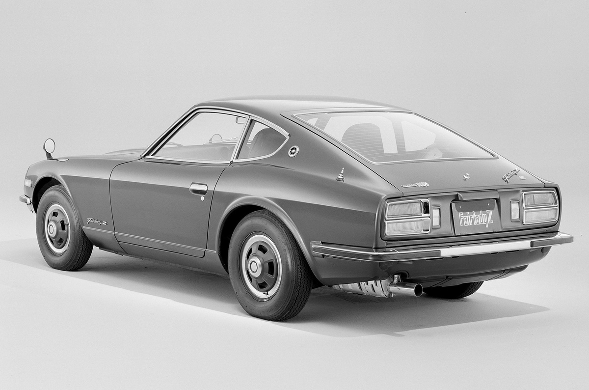    Проект Fairlady Z был инициирован неординарной личностью — президентом Nissan Motor Corporation Ютакой Катаямой, известным под прозвищем «Мистер К». На американском рынке автомобиль продавался под брендом Datsun. Катаяма-сан сделал всё, чтобы Datsun стал одним из важнейших японских брендов по ту сторону Тихого океана. Настоящим символом качества и инноваций.   
Nissan