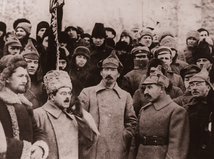 Ф. Дзержинский( в центре), 1924 год. фото из ria.ru