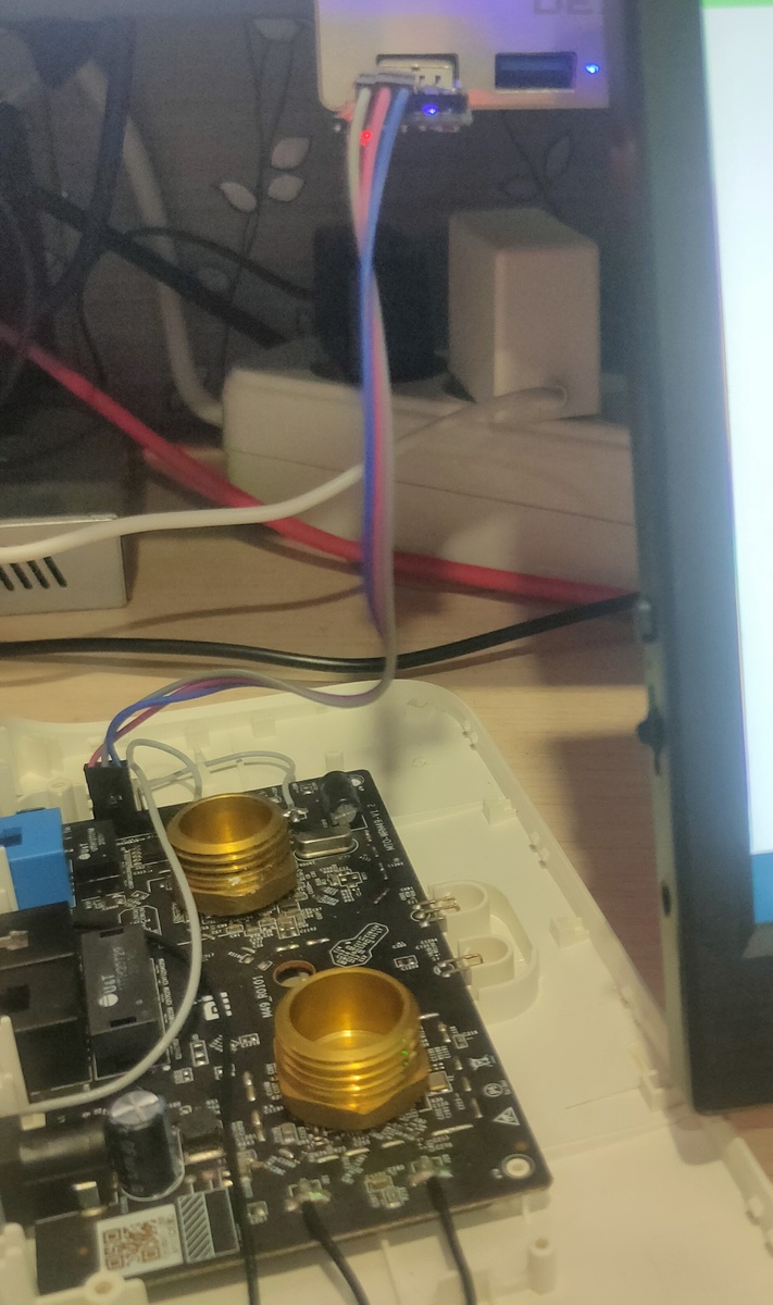 Xiaomi Mi Router 4A - порт Serial - шнурок 