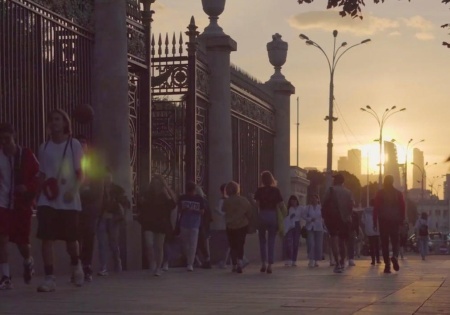    Испанский стыд. Поздравительный ролик МИД Испании в честь Дня нации начинается кадрами из Москвы