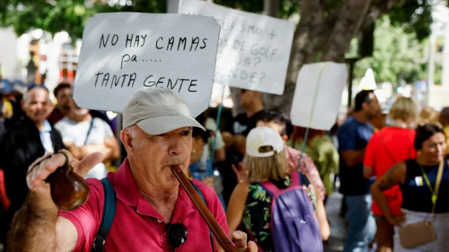 Источник https://i.ntd.com/assets/uploads/2024/04/id987540-Spain-tourism-protest.jpg-900x506.webp