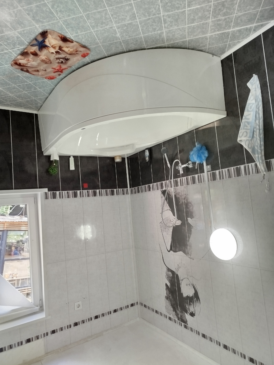 # Ижевском парке Кирова рядом с главным входом, есть «Дом наоборот»