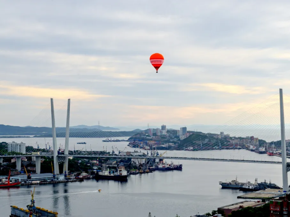 Фото: kp.ru/russia/vladivostok/mesta/zolotoj-most