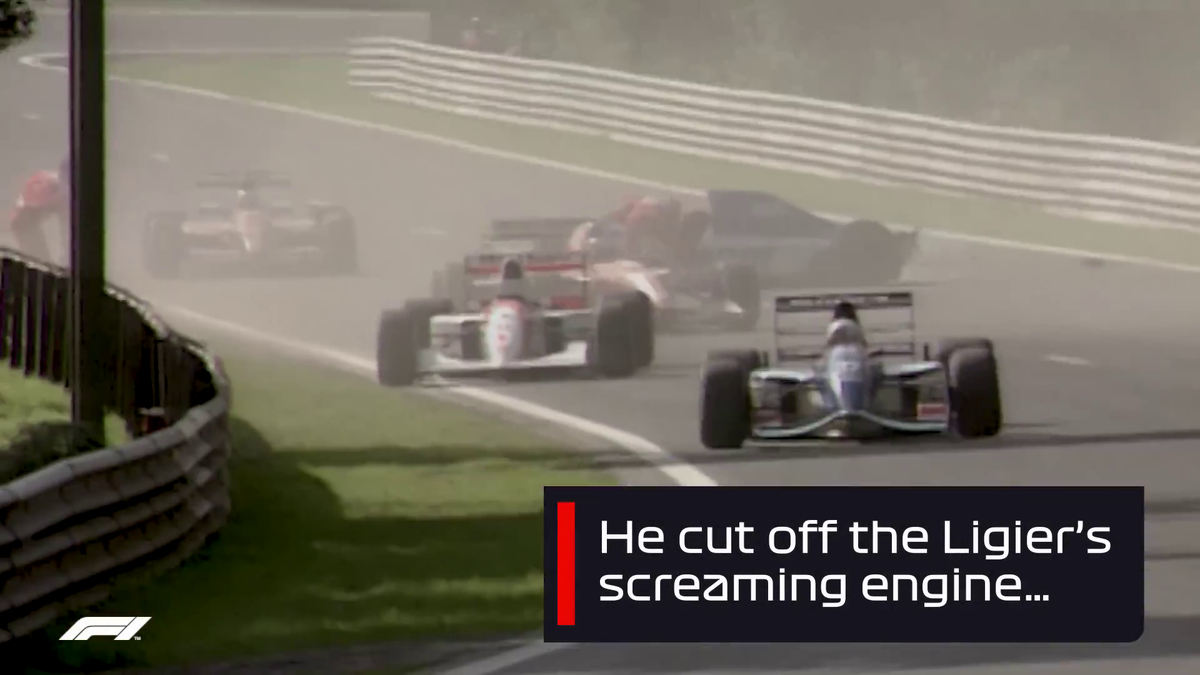 Он "вырубил" ревущий двигатель автомобиля ...