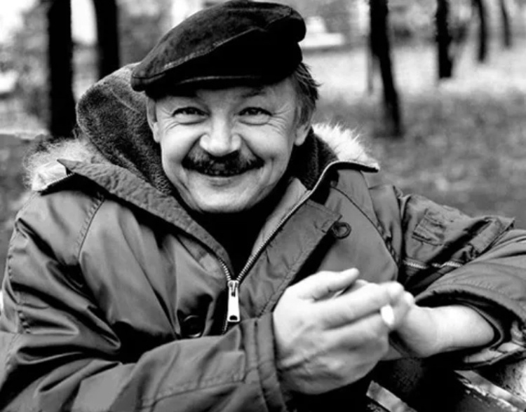 «Почему-то люди сделав большие деньги, считают что меня такого киношного дурачка, легко обвести вокруг пальца»