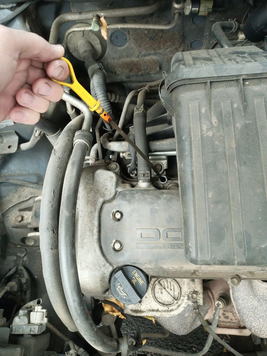 Масло после 5000 километров пробега. Слегка потемнело, но еще прозрачное