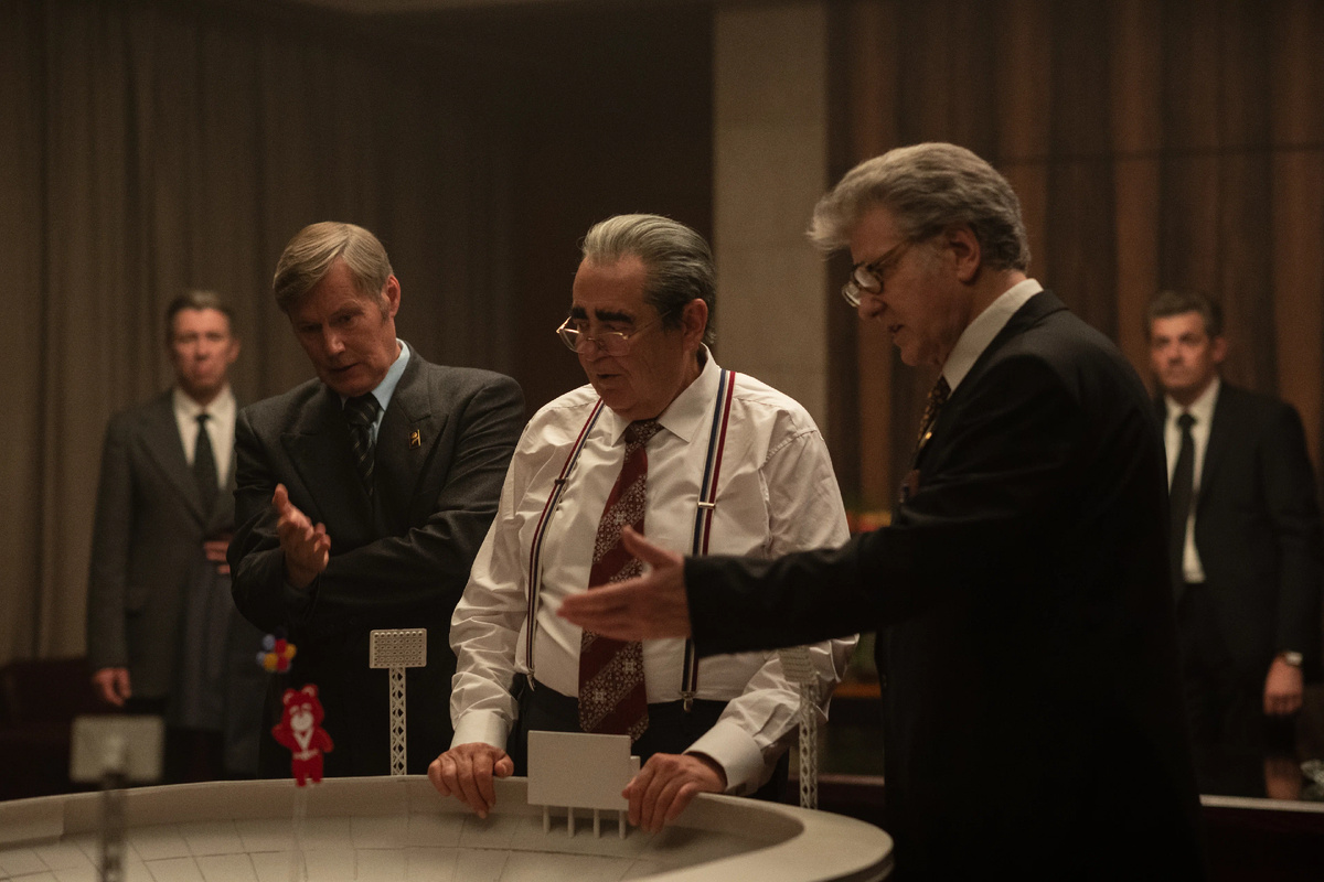 Кадр из сериала "Игры"