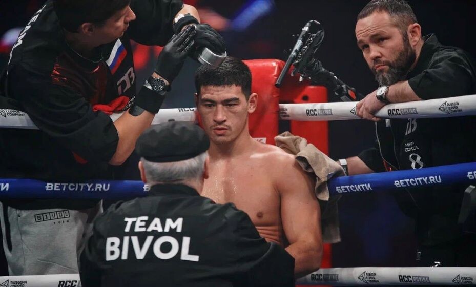    Организатор боя Бивола и Бетербиева не согласился с решением судей. Фото: RCC Boxing Promotions