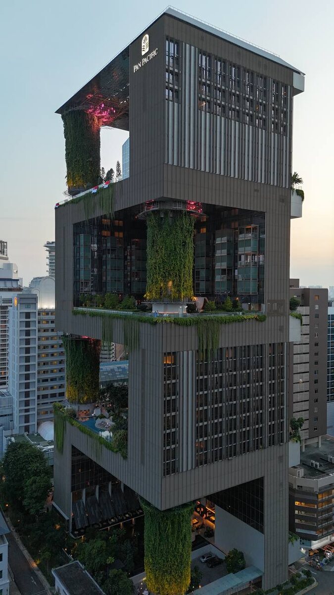 Знаменитый отель Pan Pacific Orchard - одна из жемчужин Сингапура