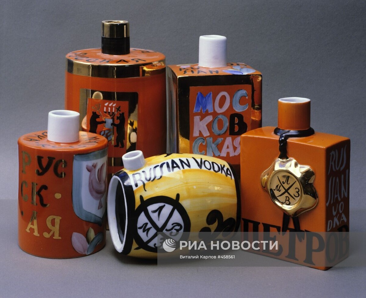 Пётр Леонов. Штофы «Русь». Дулёво. Фотограф Виталий Карпов. Фото № 458561. РИА Новости.