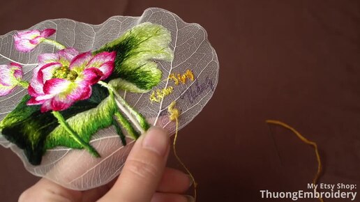 Ручная вышивка цветами лотоса на листьях Бодхи - Thuong Embroidery