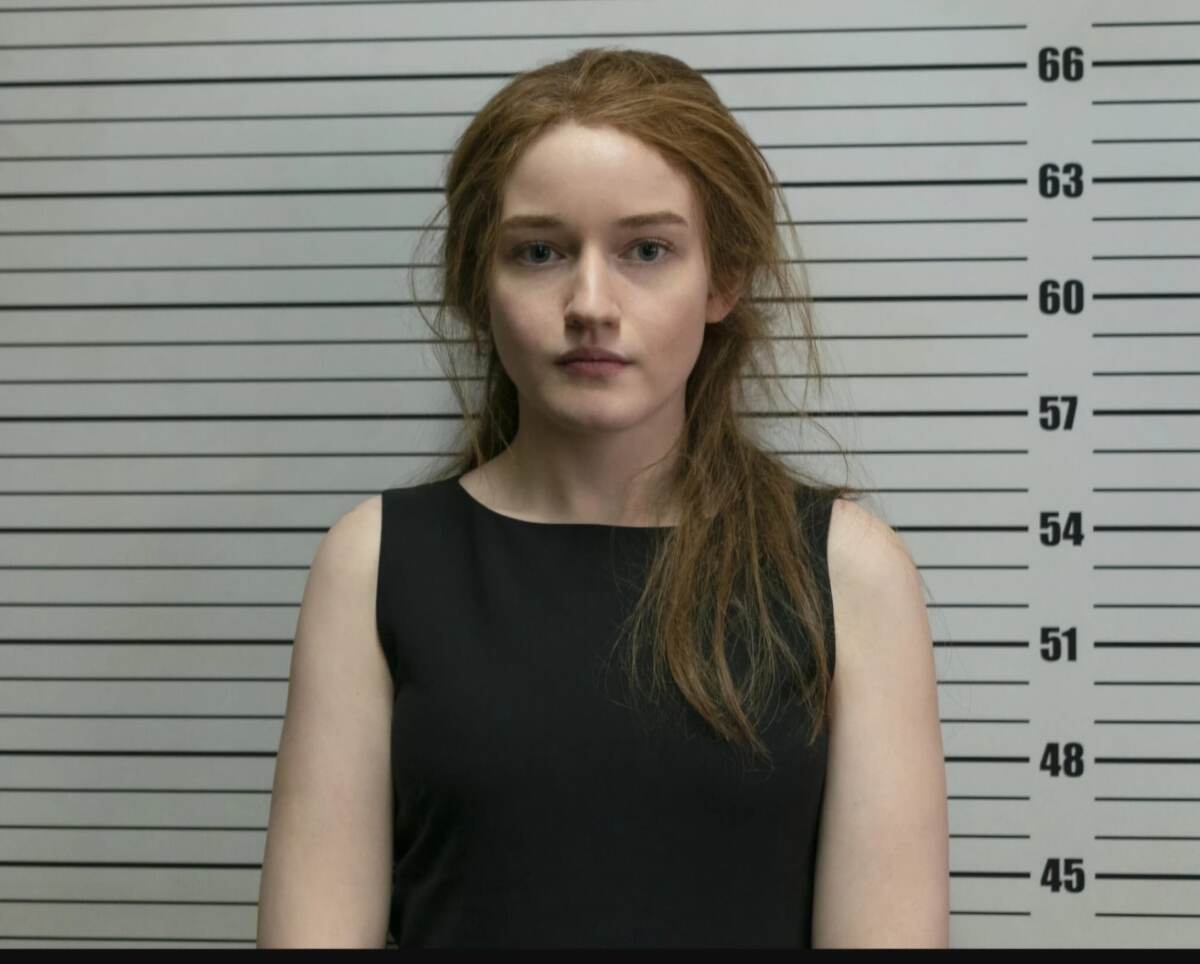 Изобретая Анну