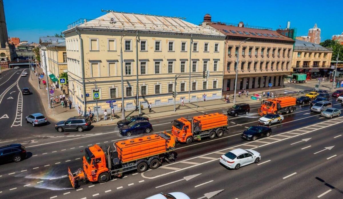     Уборка улиц. Источник: mos.ru Автор фото: Пресс-служба Мэра и Правительства Москвы