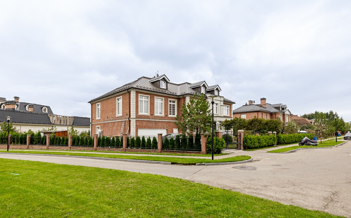 Дома в коттеджном поселке Раздоры 2