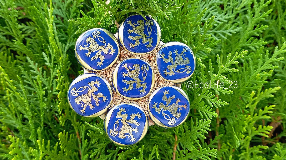 новогодний шар из пивных крышек