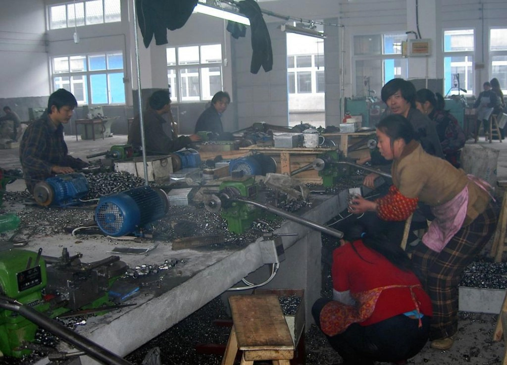 Тяжёлая работа в невыносимых условиях 