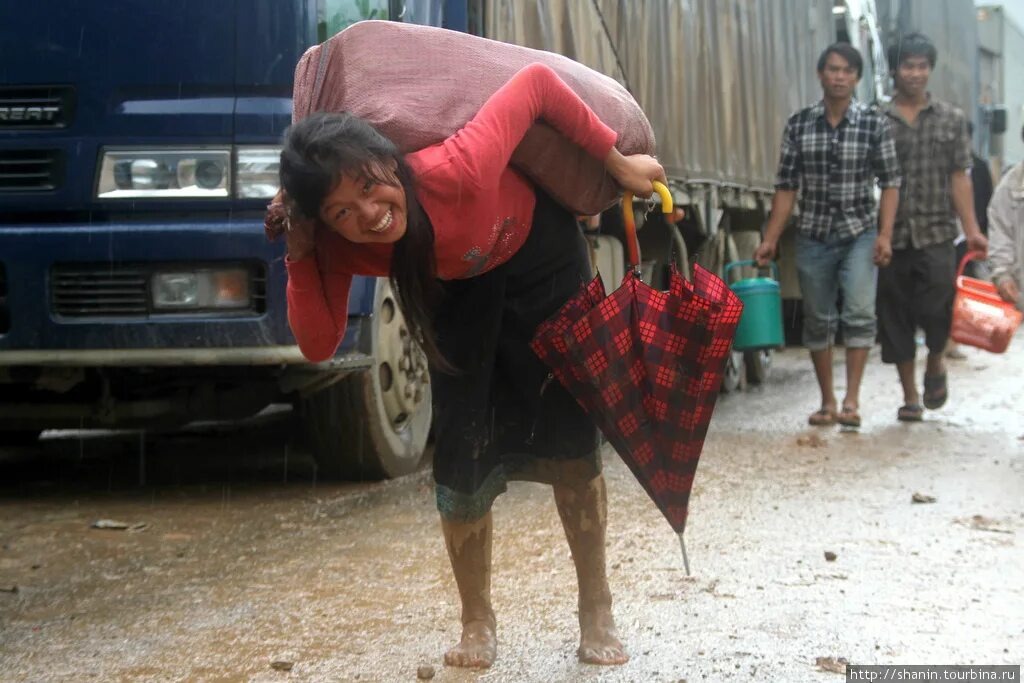 Вот так. Правда это Лаос, а не КНДР