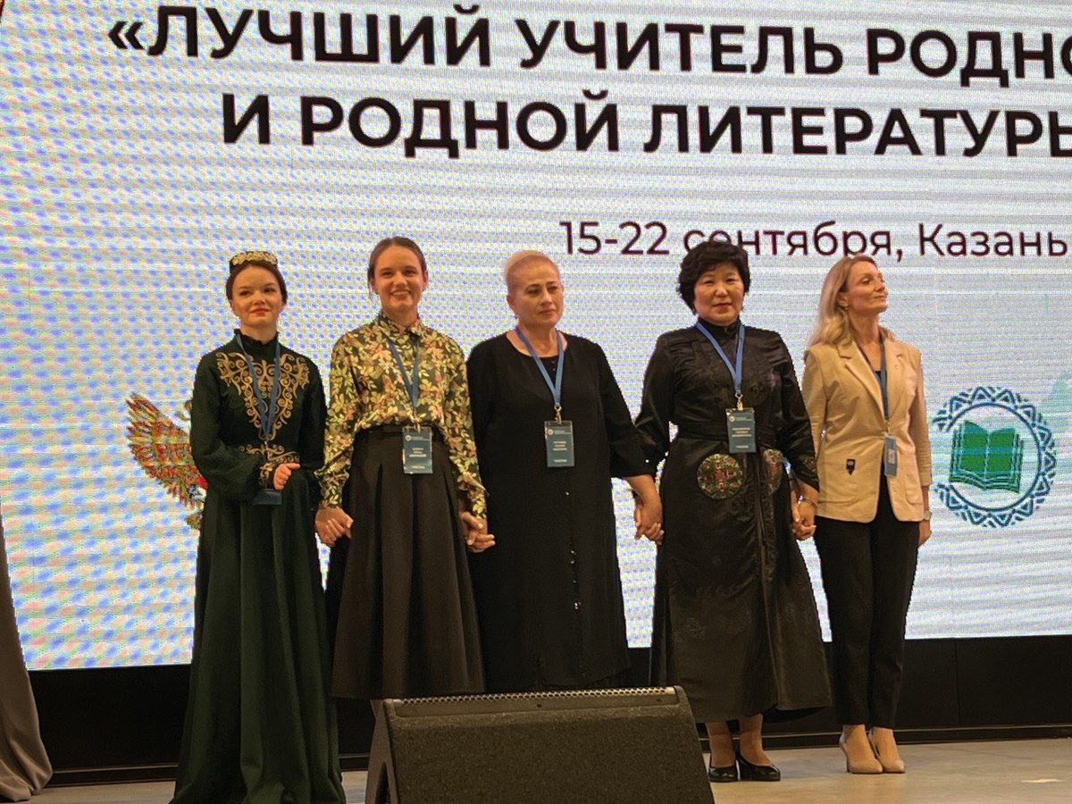 Общее фото финалисток конкурса "Лучший учитель родного языка и родной литературы"
