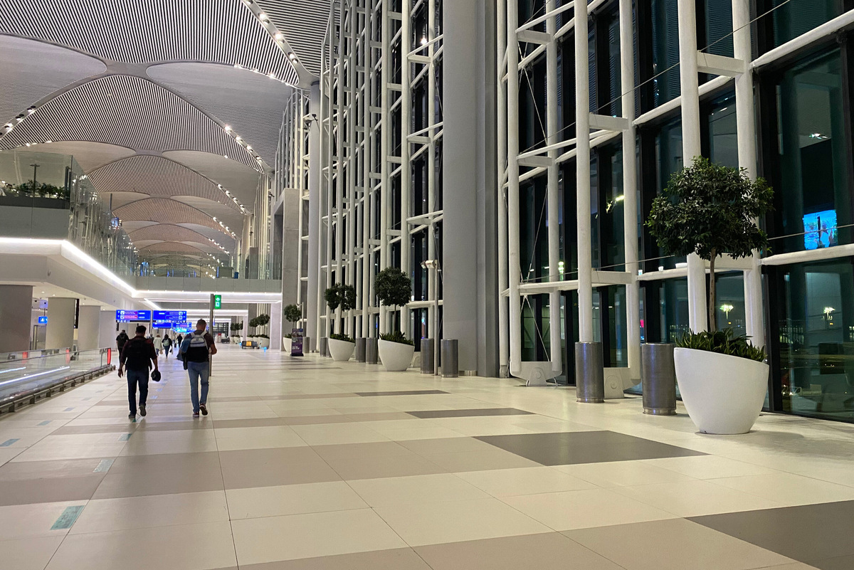 Стыковки в аэропортах Стамбула и Дубая могут занимать от 1,5 до 24 часов и более. Фото: Кристина Крецу