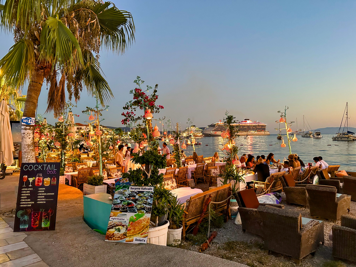 Турецкий Бодрум в вечернее время