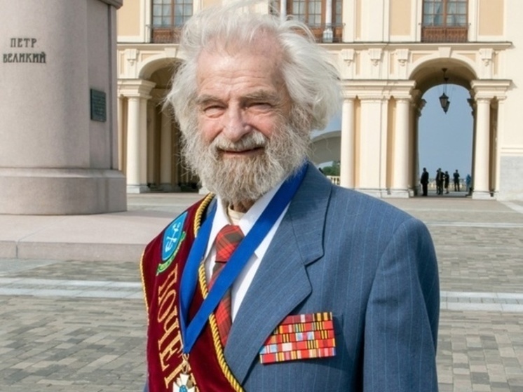     Игорь Роллер получил звание почетного жителя Стрельны в 2014 году. ФОТО: пресс-служба МО Стрельна