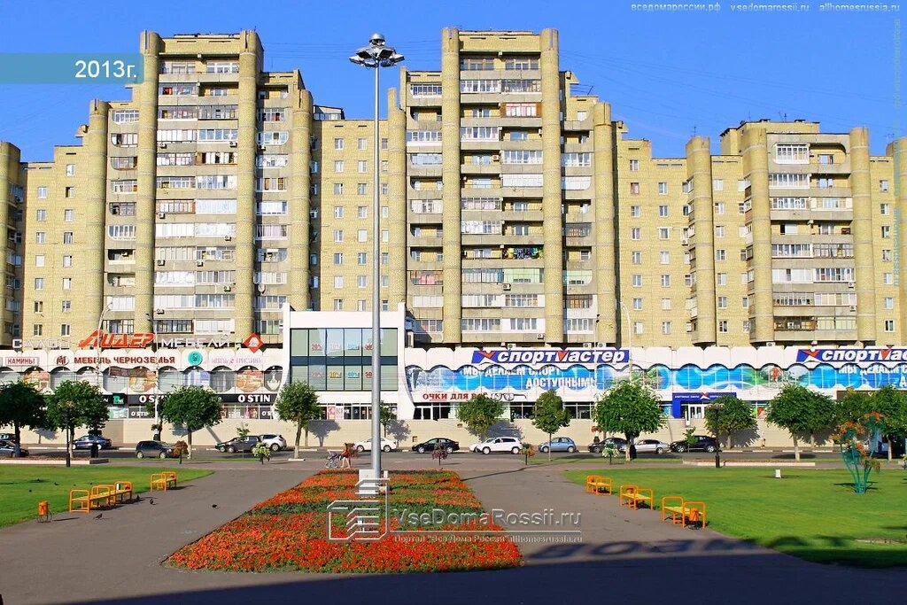 Весь этот "уголок мегаполиса в Тамбове" весьма компактен. Дом - большой каньон на Советской (юридически это четыре разных дома №№119, 121, 123 и 125!)... (вседомароссии.рф)