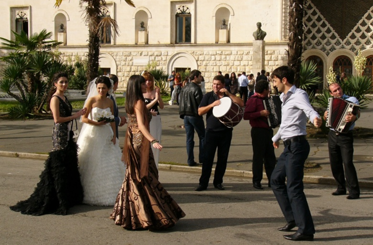 Абхазская свадьба в Сухуме. Фото с Яндекса