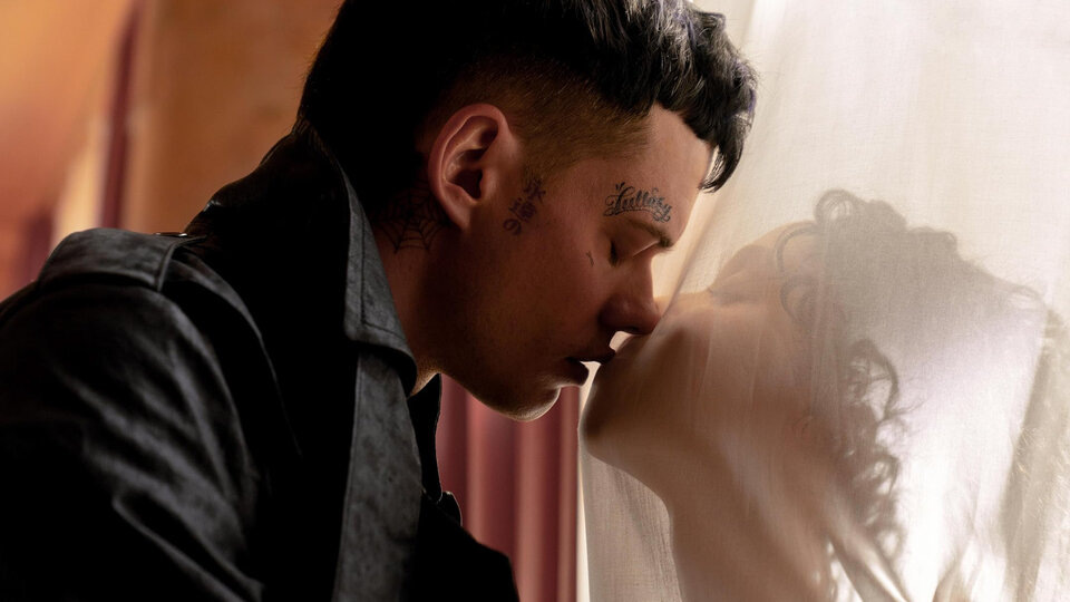 Кадр из фильма "Ворон" / 2024,  США, Великобритания, Франция, Чехия